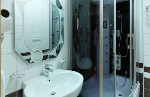 Farke Hotel | Gjuta Hotel