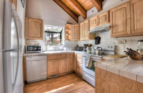 Truckee House | Glacier Forest Getaway HOA Access
