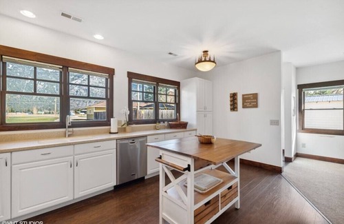 Columbia Falls House | Glacier Gateway Home-Sleeps 10-20 min. to Glacier