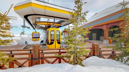Big White Ski Resort Apartment | Glacier Lodge 103