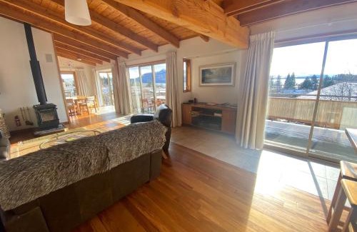 Lake Tekapo Villa | Glacier Rock Lakeview House