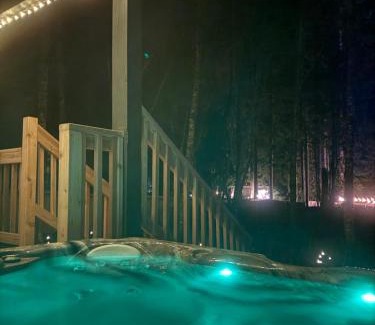Ashford House | Glacier Run, Hot Tub, Sauna,Movie Theater, WiFi, EV