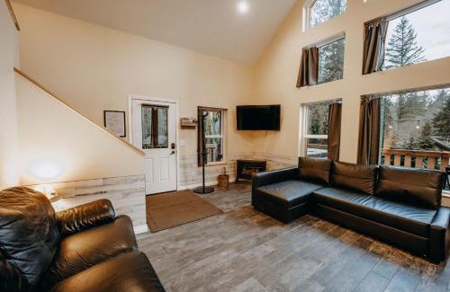 Warnick House | Glacier Springs Cabin 02 - The Come on Up Cabin