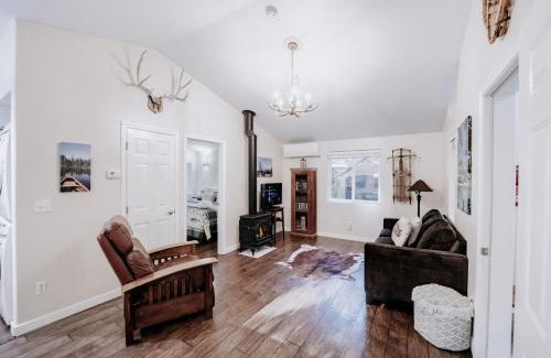 Warnick House | Glacier Springs Cabin 16 - This is a great cottage with an outdoor hot tub