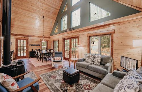Warnick House | Glacier Springs Cabin 21 - This family home says Cabin in the Country