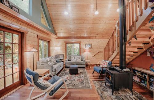 Warnick House | Glacier Springs Cabin 21 - This family home says Cabin in the Country