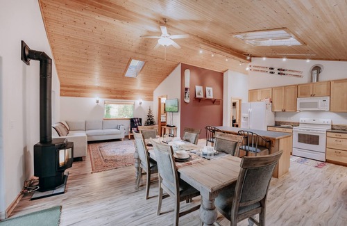 Warnick Cabin | Glacier Springs Cabin 2bedrooms #60 – The Family Time Cabin!