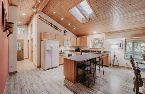 Warnick Cabin | Glacier Springs Cabin 2bedrooms #60 – The Family Time Cabin!