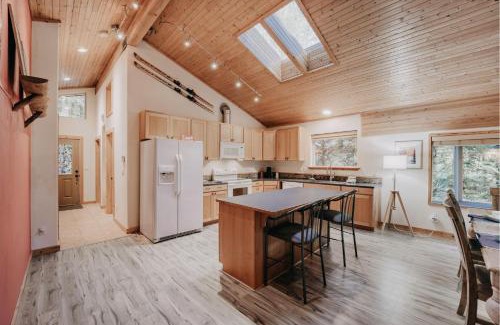 Glacier House | Glacier Springs Cabin 2bedrooms 60 The Family Time Cabin