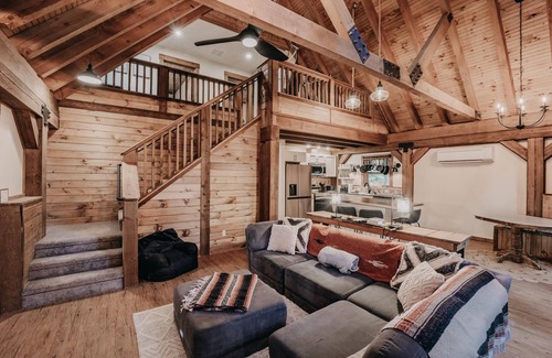 Warnick Cabin | Glacier Springs Cabin #39 - Hot Tub - Wi-Fi - Pets Ok