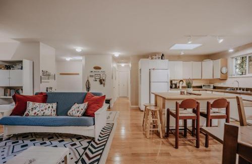 Warnick House | Glacier Springs Cabin #30 - Hot Tub - Wi-Fi - Pets Ok