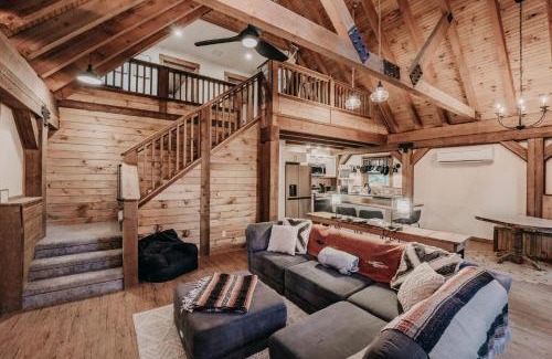 Warnick House | Glacier Springs Cabin 39 - New Modern-Rustic Cabin with Air Conditioning