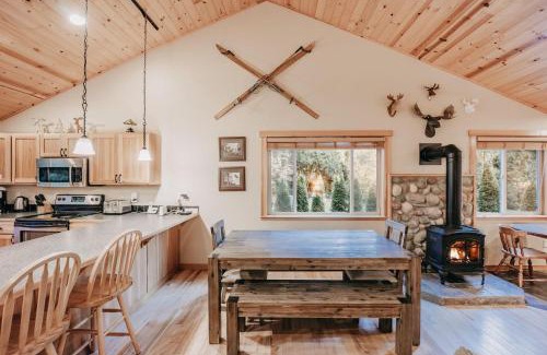 Warnick House | Glacier Springs Cabin 65 - Hot Tub - Wi-Fi