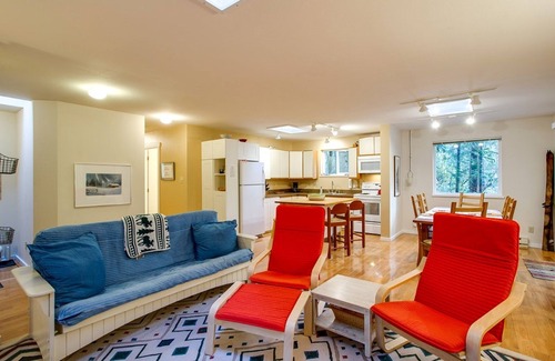 Warnick Cabin | Glacier Springs Cabin - Wood Stove, Hot Tub, WIFI, Sleeps 8
