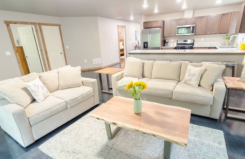 Gateway House | Glacier Suites