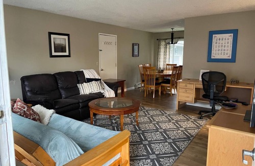 Mendenhall Valley Apartment | Glacier Valley Rocks - Near Trails and the Mendenhall Glacier