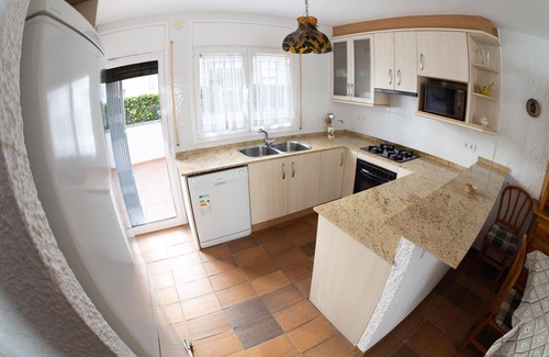 Cambrils House | Gladiols IV - Three Bedroom House, Sleeps 6