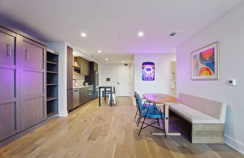 East Cesar Chavez Condo | Glam DT Penthouse - DT & Lake View! Sleeps 8