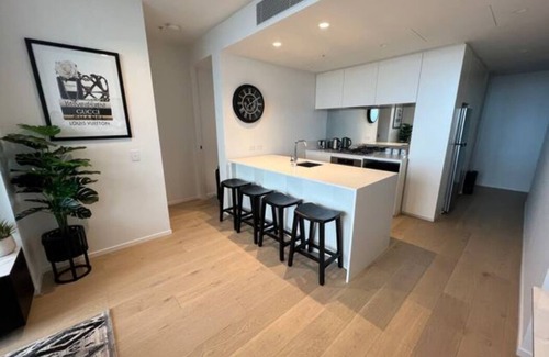 Southbank Apartment | Glamorous 2 bedder Southbank home