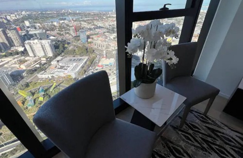Southbank Apartment | Glamorous 2 bedder Southbank home