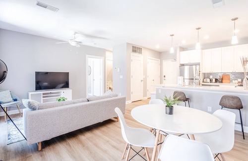 Over-the-Rhine Condo | Glamorous Dtwn Condo w/King Bed + Walk to Restaurants