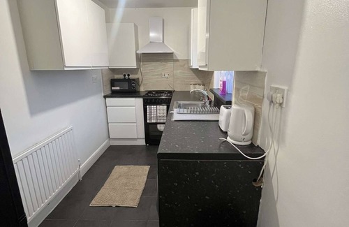 Askew Apartment | Glamorous flat in shepherd's bush