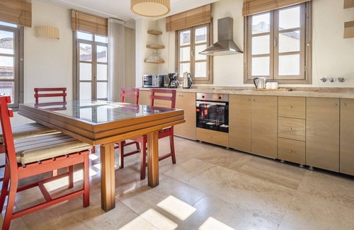 Kaleici House | Glamorous Flat with Jacuzzi near Hadrian's Gate