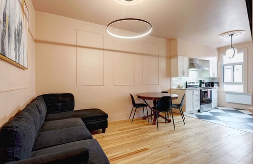 Hochelaga Apartment | Glamorous getaway | Subway nearby | Parking ($)