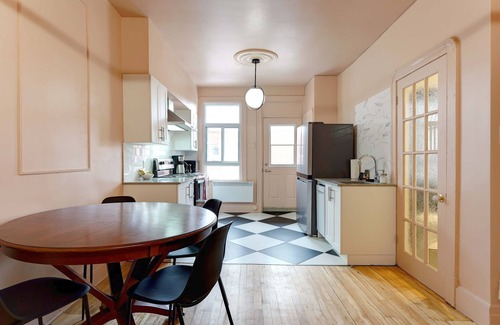 Hochelaga Apartment | Glamorous getaway | Subway nearby | Parking ($)