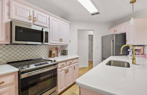 Tyler House | Glamorous Pink Rose of Tyler!