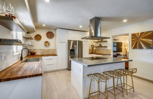 Scottsdale Country Acres House | Glamorous Renovated Desert Oasis, Heated Pool, Tub