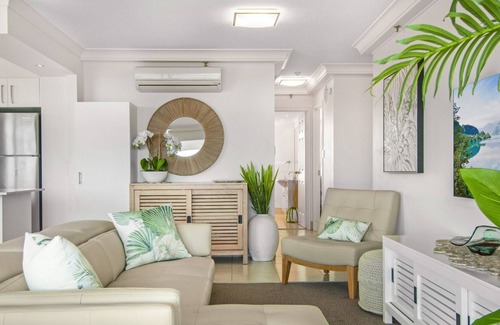 Burleigh Heads Apartment | Glamorous Unit with Pools, Balcony & Ocean Vistas