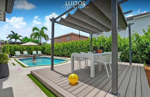 Country Walk House | Glamour Villa - 5BR, Heated Pool, Game Haven L23