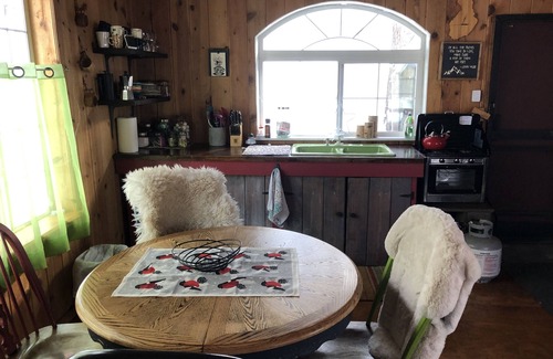 Flagstaff Cabin | Glamper Cabin off-grid in NW Flagstaff: Best Snow in AZ, 4x4 required in winter