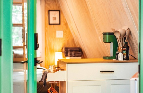 Rockbridge House | Glamping A-Frame |Couples Retreat | Private Forest