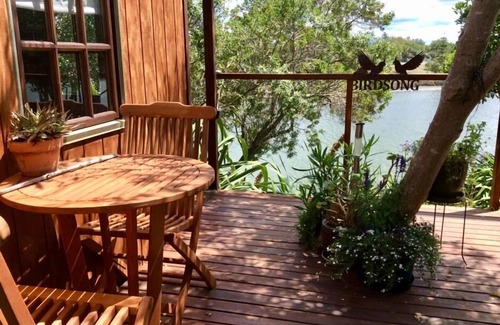 Haumoana Ski Chalet | Glamping in a sweet cabin overlooking lagoon