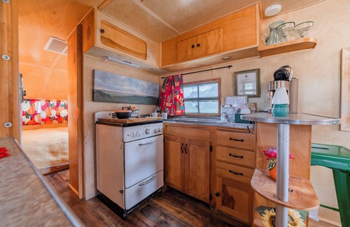 Spicewood House | Glamping in Spicewood TX Hill Country~ The Kit at Green Acres