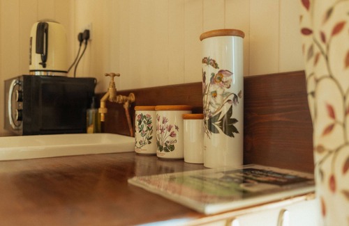 Chippenham Cabin | Glamping in Wiltshire in our luxury Shepherds Hut
