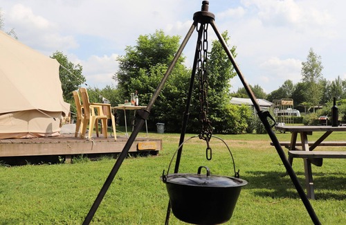Twijzel House | Glamping Tent in Twijzel near Nature
