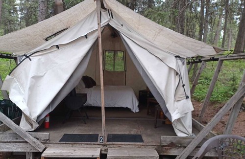 Olney RV Rental | Glamping Wall Tent 2 / 1 Queen
