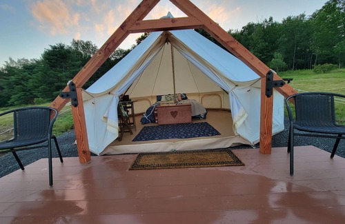 Mount Vision RV Rental | Glamping with soaking tubs in Upstate New York!