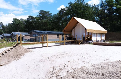 Mol House | Glampingtent Kiezel Lodge XL 6 by Interhome