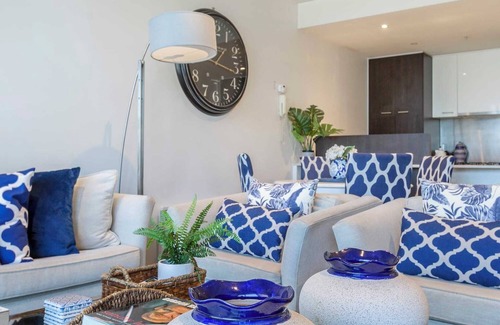 Docklands Condo | Glamptons - Stunning Waterfront Apt With Views
