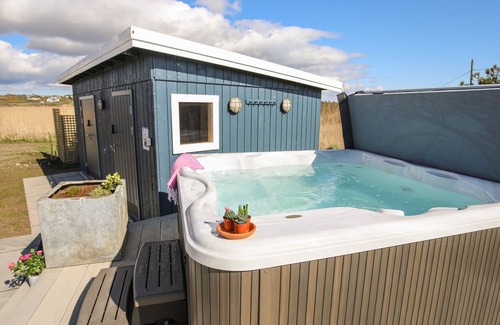 Rhoscolyn Cottage | Glan Towyn