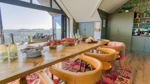 Rhoscolyn House | Glan Towyn