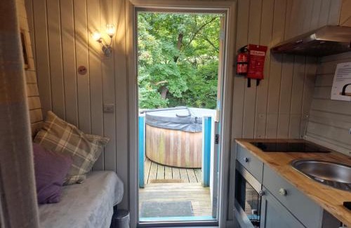 Llanfair Caereinion House | Glan yr Afon Dau - Relax Recuperate Hot Tub