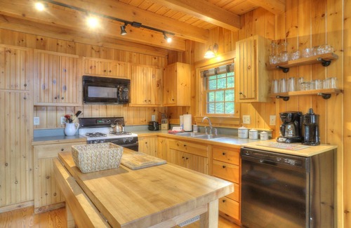 Oquossoc House | Glandore | Private Waterfront w/Dock & Hot Tub