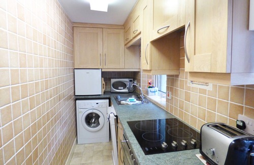 Polruan Apartment | GLANMOR, country holiday cottage, with a garden in Polruan