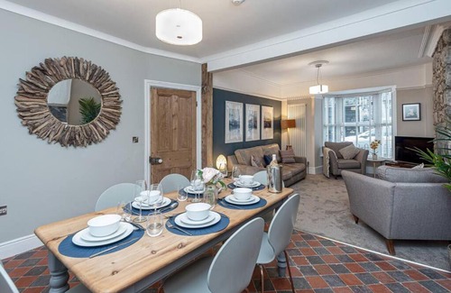 Dolgellau House | Glanrhyd Townhouse in Central Dolgellau with Parking and Bike Storage