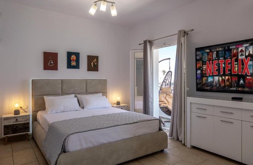 Karavostasis Apartment | GLAROS luxury apartments in folegandros